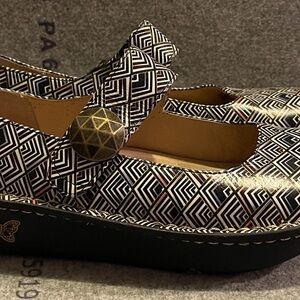Alegria Monochrome Geometric Pattern Flats